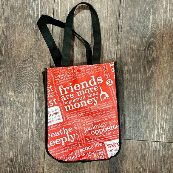 Last call 📣 FREE with bundle ‼️ Lululemon 🍋 reusable shopping bag - Picture 1 of 4